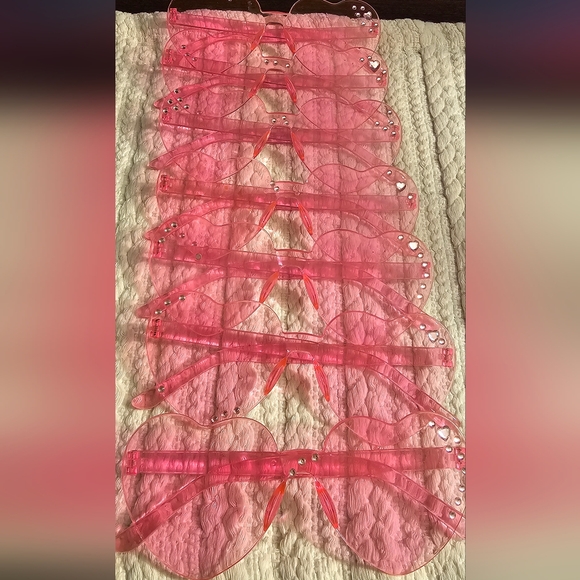 7 Ct. Pink Heart-Shaped Party Glasses - Picture 6 of 7